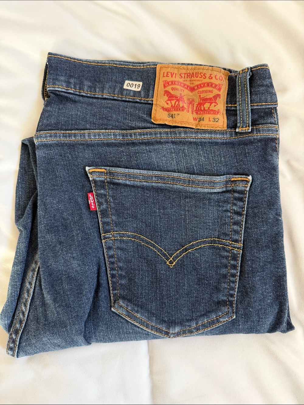 Levi's Men's Blue Straight Leg Jeans with Classic Back Pocket
